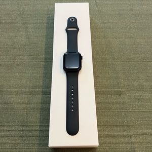 Apple Watch Series 8 [GPS 41 mm] w/ Midnight Aluminum Case + Midnight Sport Band